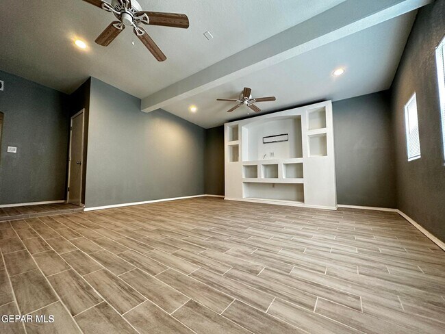 Building Photo - 421 Valle del Mar Dr