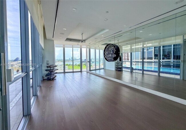 Building Photo - 1100 Biscayne Blvd