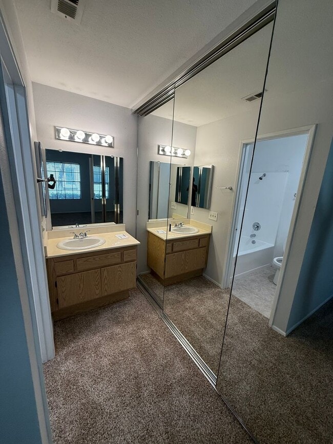 Building Photo - 1 Bed, 1 Bath Condo - Fireplace + Private Patio w/ Washer/Dryer!