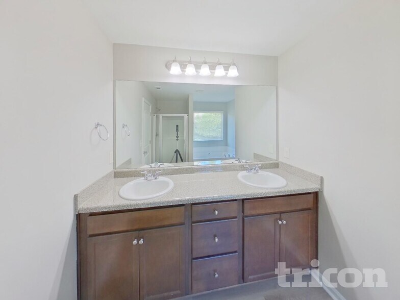 Building Photo - 671 Massey St