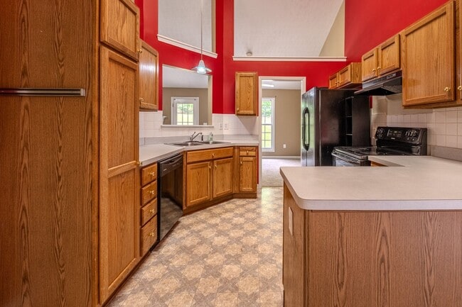 Building Photo - Beautiful 4 Bedroom Home on Large Private Lot in Hoschton