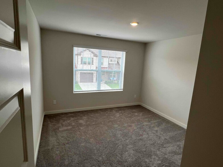 Building Photo - 145 Rising Ln