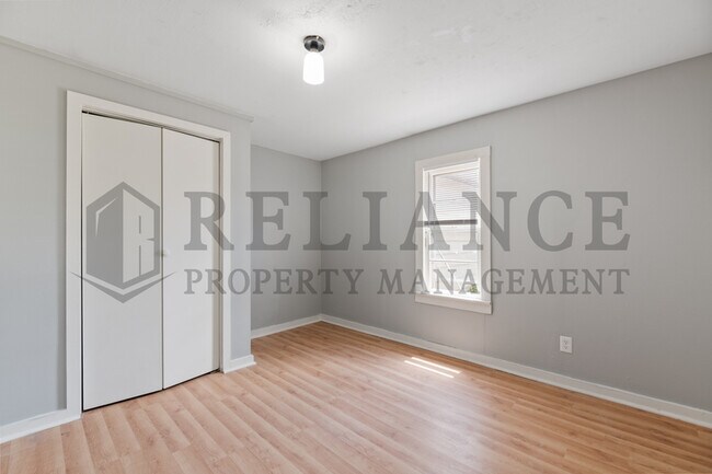 Building Photo - 415 E Vine St