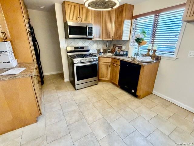 Building Photo - 211 W Walnut St