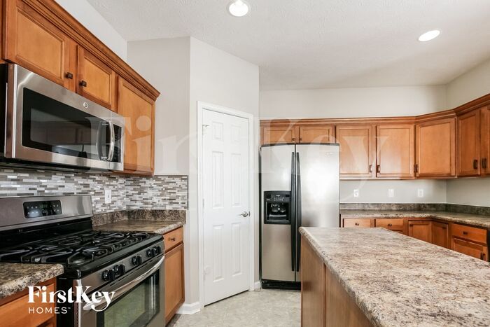 Building Photo - 4915 Birmingham Dr