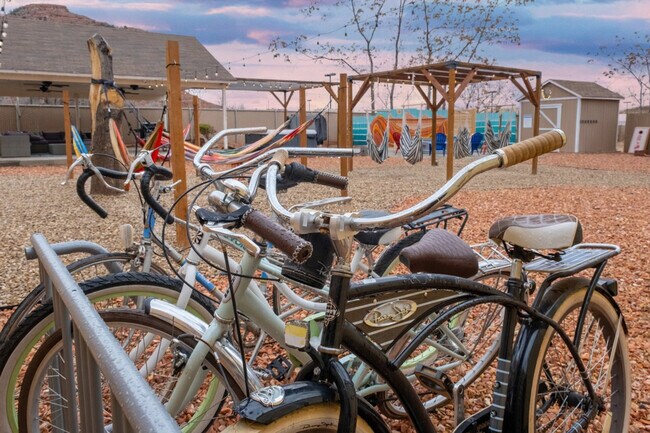 Building Photo - 170 E 100 N