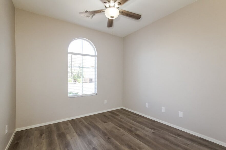 Building Photo - 2408 S 90th Glen