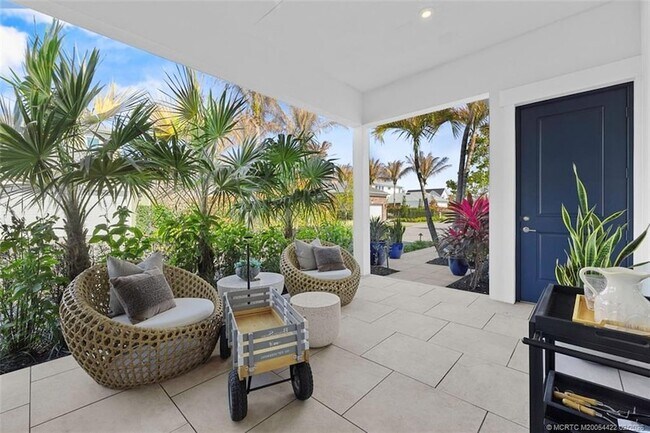 Building Photo - 823 SW Pr Ave