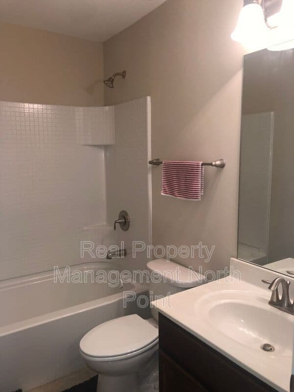 Building Photo - 1175 Hampton Oaks Dr
