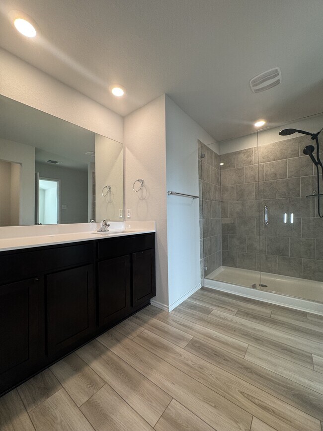 Building Photo - 7108 Gilbert Dr
