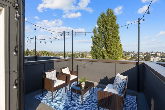 Building Photo - Wallingford Townhome