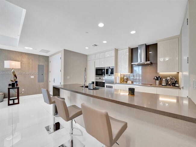 Building Photo - 17475 Collins Ave