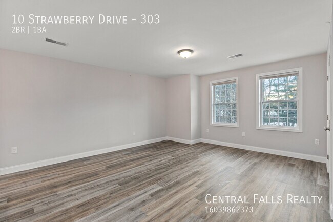 Building Photo - 10 Strawberry Dr