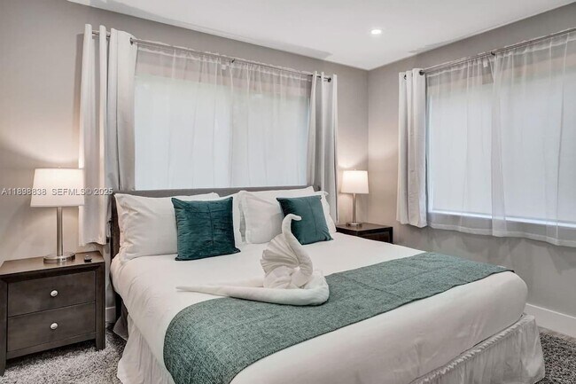 Building Photo - 1321 S 16th Ave