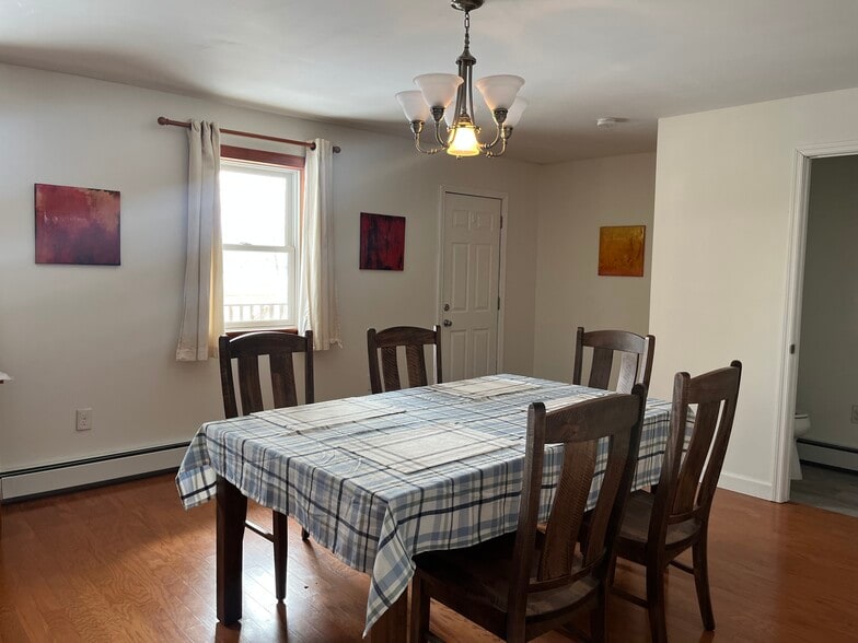 Building Photo - 851 Woods Hollow Rd