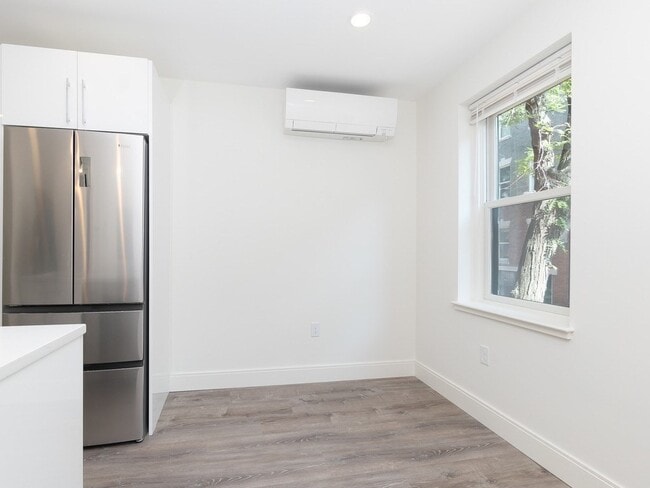 Building Photo - 46 Melrose St