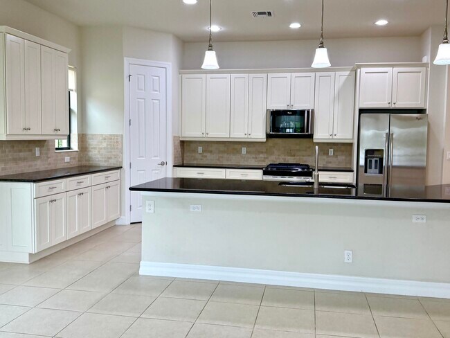 Building Photo - 2905 Siena Cir