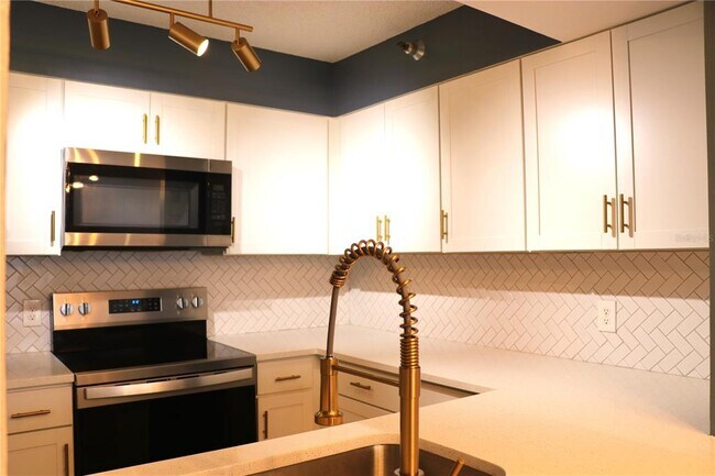 Building Photo - 2333 Feather Sound Dr