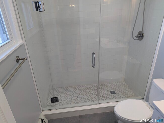 Building Photo - 67 Avery St