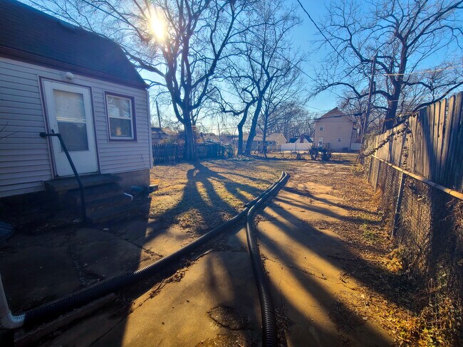 Building Photo - 5830 Paseo Blvd