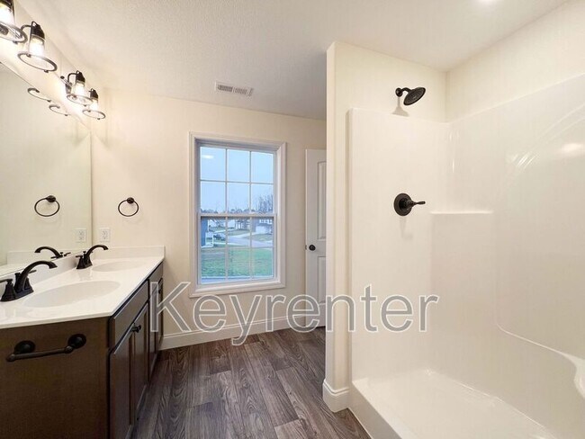 Building Photo - 6025 Memory Hill Ln