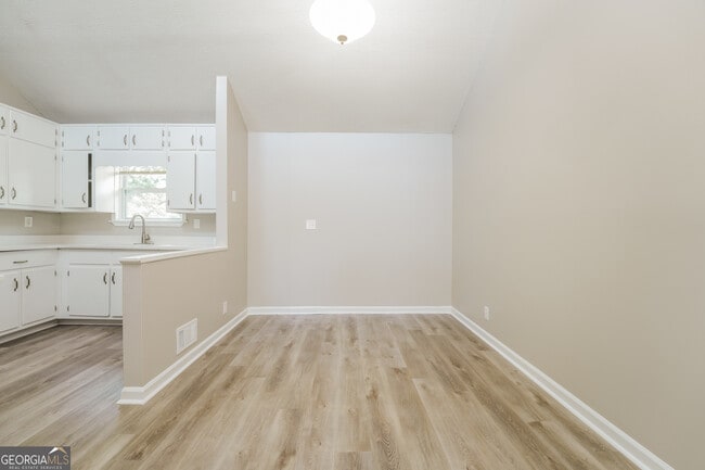 Building Photo - 2535 Kelly Lake Dr