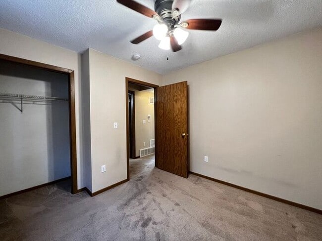 Building Photo - $1,050 | 2 Bedroom, 1 Bathroom Apartment | No Pets Allowed | Available for Immediate Move In!