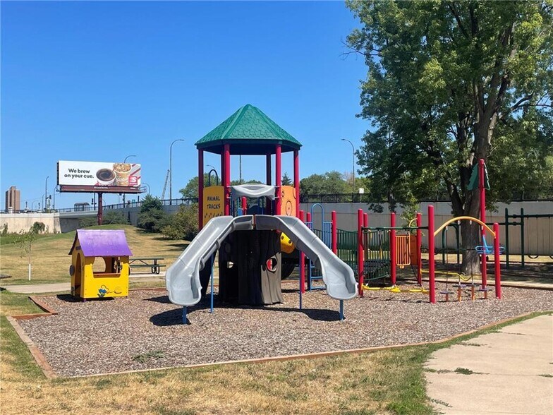 Building Photo - 901 Summer St NE