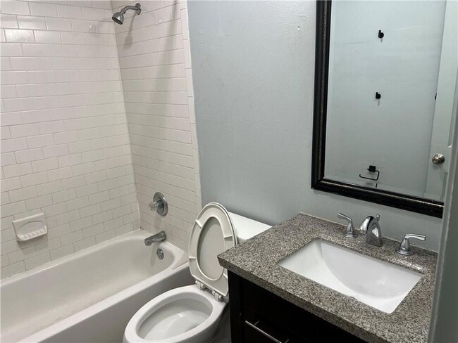 Building Photo - 3209 Golden Dr