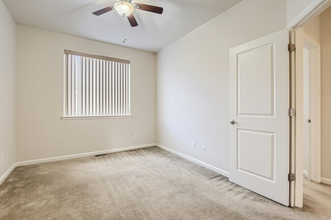 Building Photo - 9090 E Phillips Ln