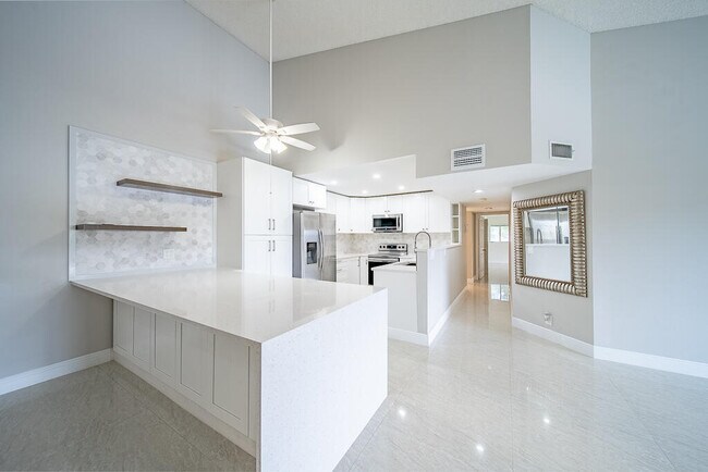 Building Photo - 13810 Oneida Dr