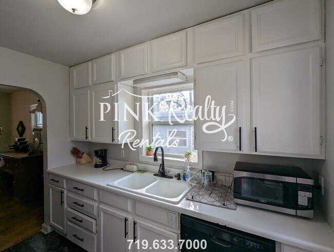 Building Photo - 1719 W Kiowa St