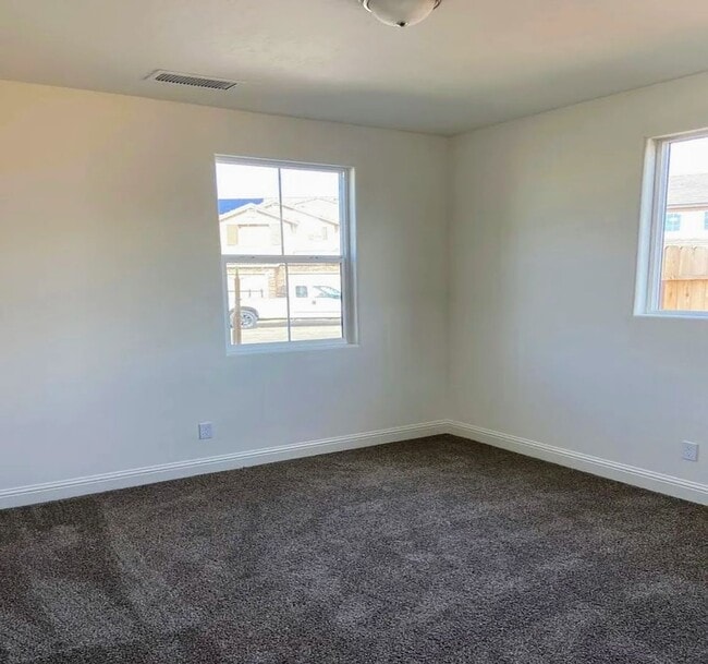 Building Photo - Modern 4 bed 2 bath - Shannon Ranch