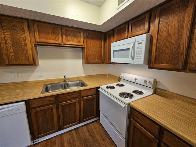 Building Photo - 9823 Walnut St