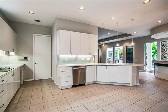 Building Photo - 6425 Shady Oaks Ln