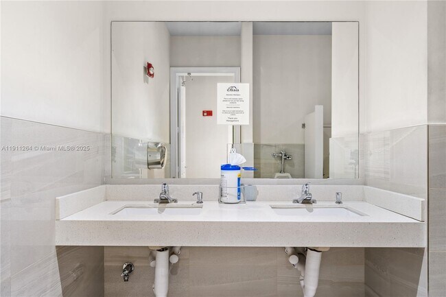 Building Photo - 2741 NE 4th St