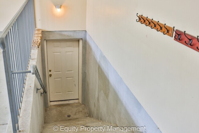 Building Photo - 10787 N 5800 W St