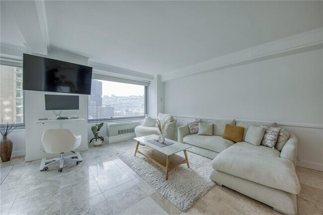 Building Photo - 320 Fort Duquesne Blvd