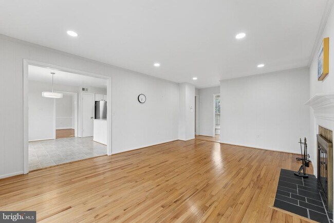 Building Photo - 2302 Tanglevale Dr