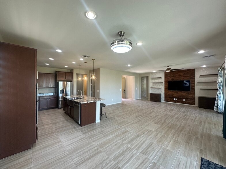 Building Photo - 2518 W Novak Way