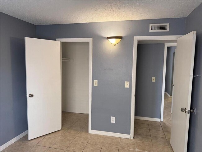 Building Photo - 7210 N Manhattan Ave