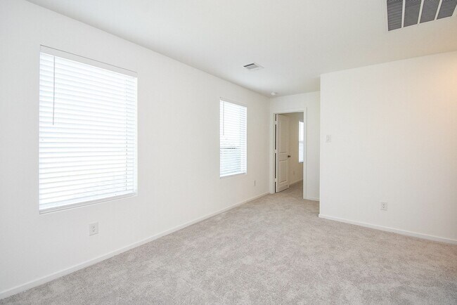 Building Photo - 3045 Fantasy Ter Dr