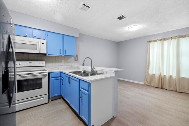 Building Photo - 12528 Wellington Park Dr