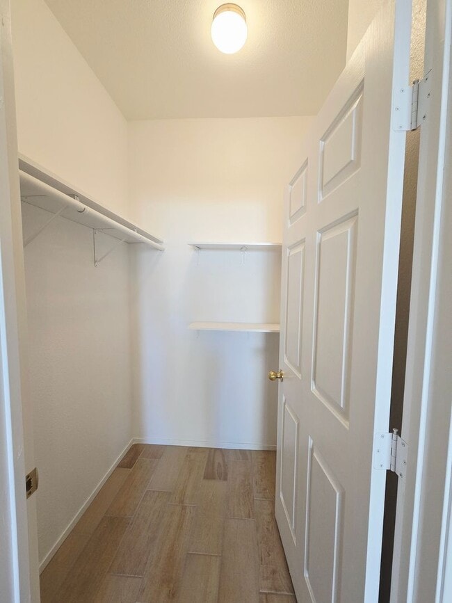 Building Photo - BEAUTIFUL GATED COMMUNITY WITH CLUBHOUSE, COMMUNITY POOL, COMMUNITY SPA, EXERCISE ROOM. FIRST FLO...