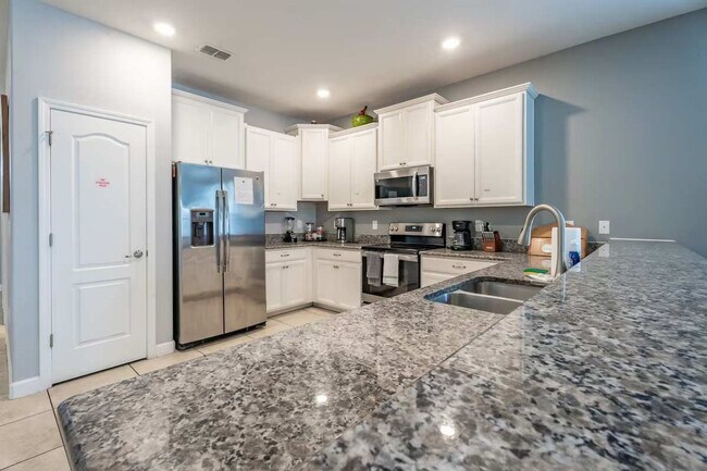 Building Photo - 1956 Wedge Dr