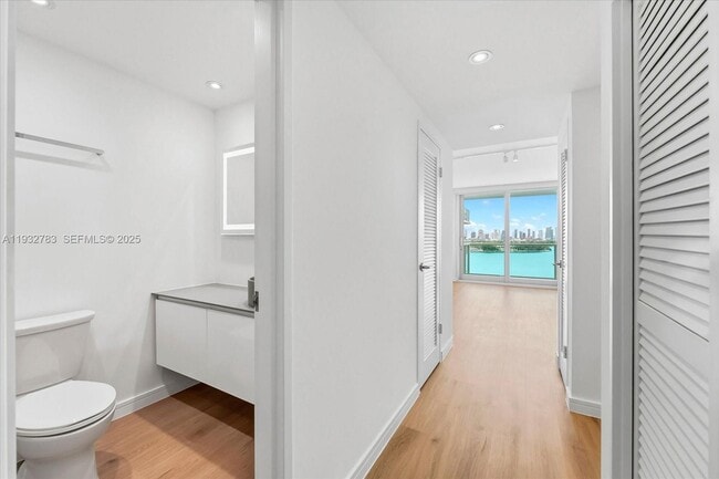 Building Photo - 1000 West Ave