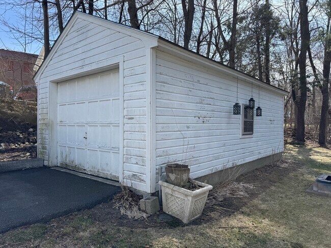 Building Photo - 173 Pleasant St