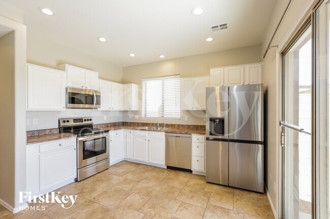 Building Photo - 1909 S Starling Dr