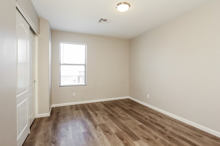 Building Photo - 10206 W Whyman Ave
