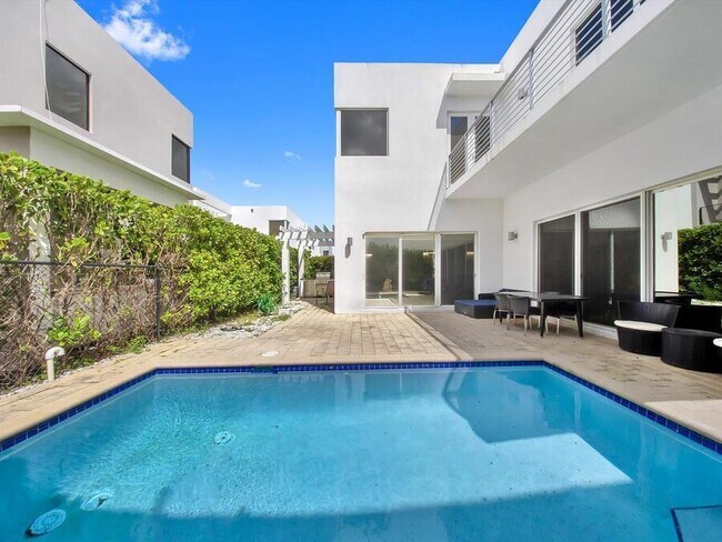 Building Photo - 10081 NW 75th Terrace